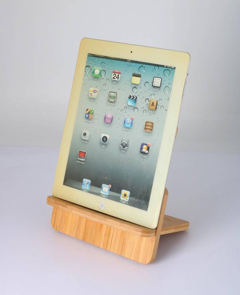 TRABEN - eco-neutral 3-in-1 Bamboo 10W Simulaneous Charging Station