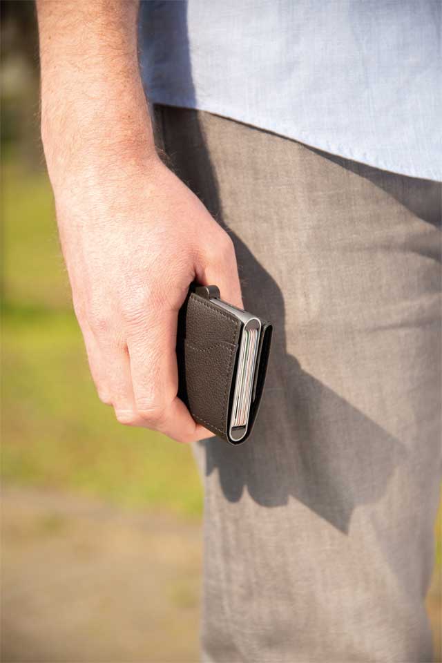 VATRA - c-secure PU RFID Card Holder & Wallet Black
